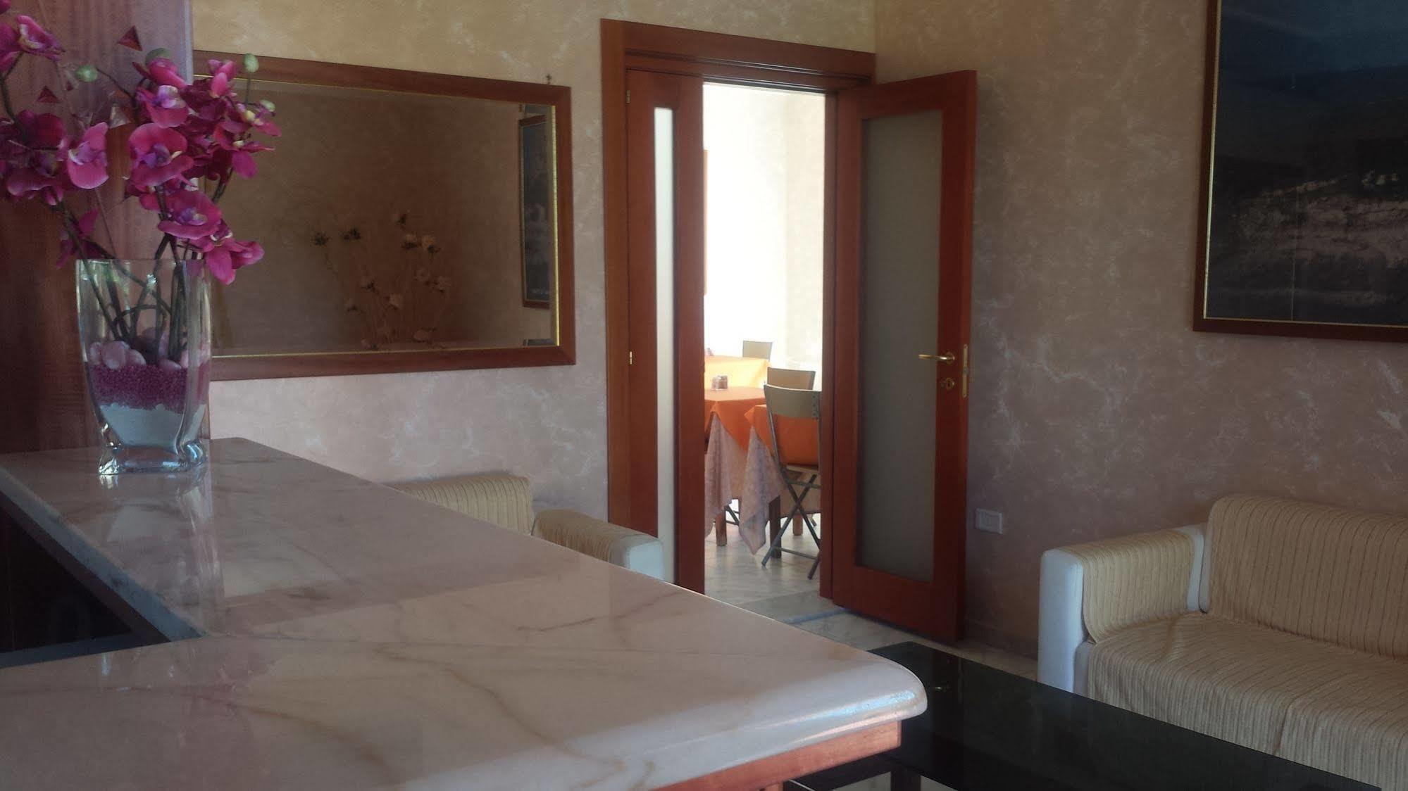 Hotel Mare Blu Torre dell'Orso Exterior photo